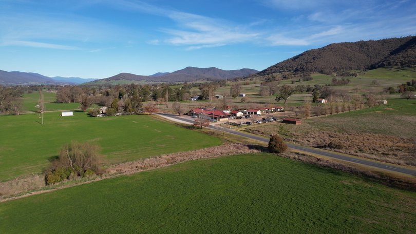 Dederang Hotel is located in the Kiewa Valley. 