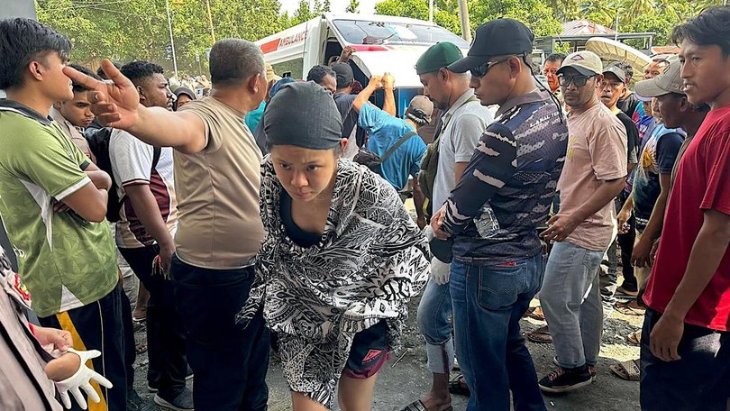 Seventeen Indonesian and Singaporean hikers were found ?and evacuated after Mount Dukono erupted. (EPA PHOTO)