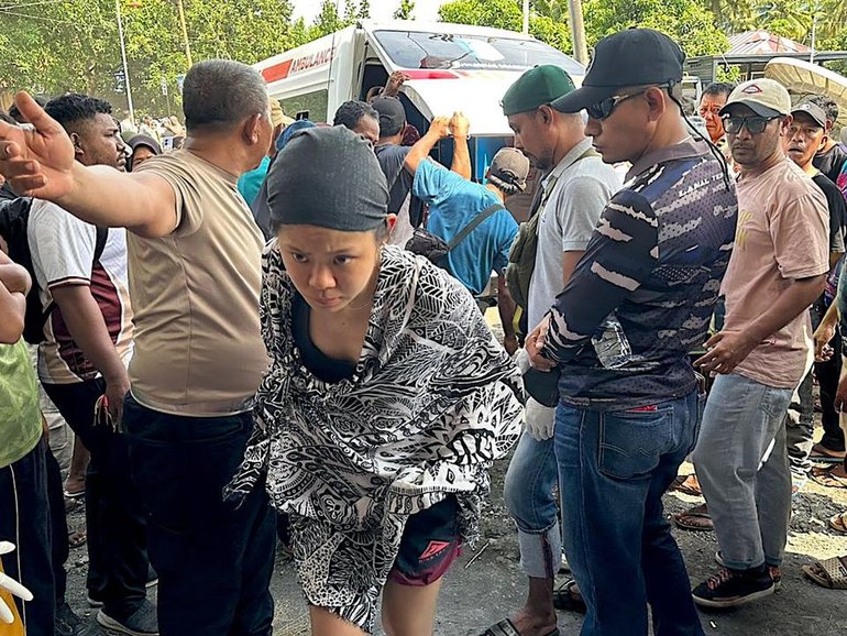Seventeen Indonesian and Singaporean hikers were found ?and evacuated after Mount Dukono erupted. (EPA PHOTO)