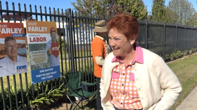 One Nation leader Pauline Hanson campaigning in Holbrook for the Farrer by-election. One Nation