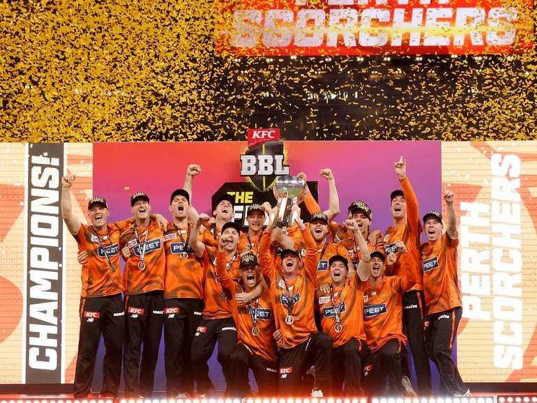 The privatisation of the Big Bash League has stalled, reportedly leaving players considering their options.