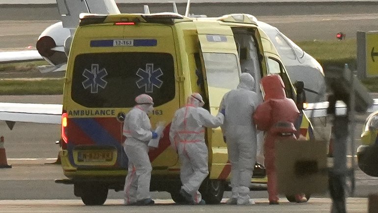 Australian consular officials are headed to Spain to assist four Australians and one permanent resident on board the hantavirus stricken vessel. 