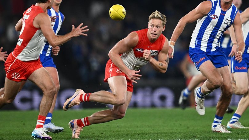 Sydney have returned to the top of the AFL ladder with an eight-point win over North in Melbourne. (Joel Carrett/AAP PHOTOS)