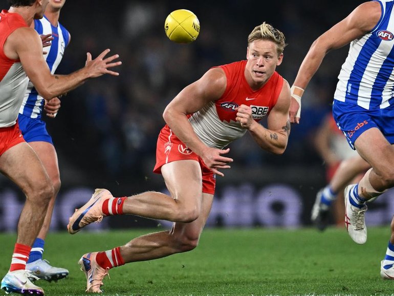 Sydney have returned to the top of the AFL ladder with an eight-point win over North in Melbourne. (Joel Carrett/AAP PHOTOS)