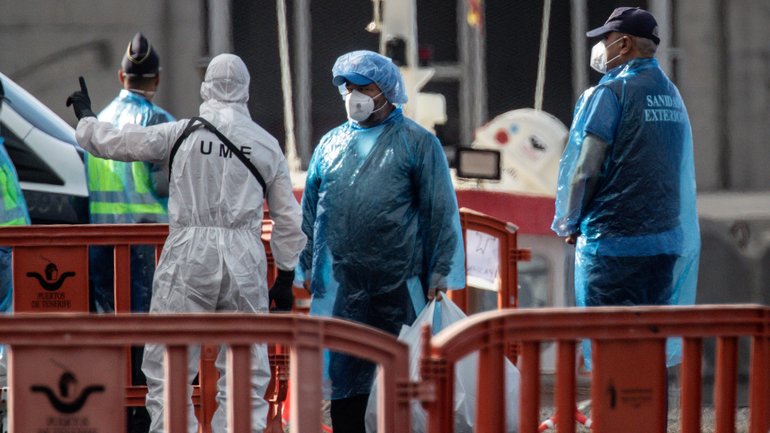Passengers have begun to disembark the cruise ship at the centre of the hantavirus outbreak in a carefully managed repatriation operation involving multiple nations.