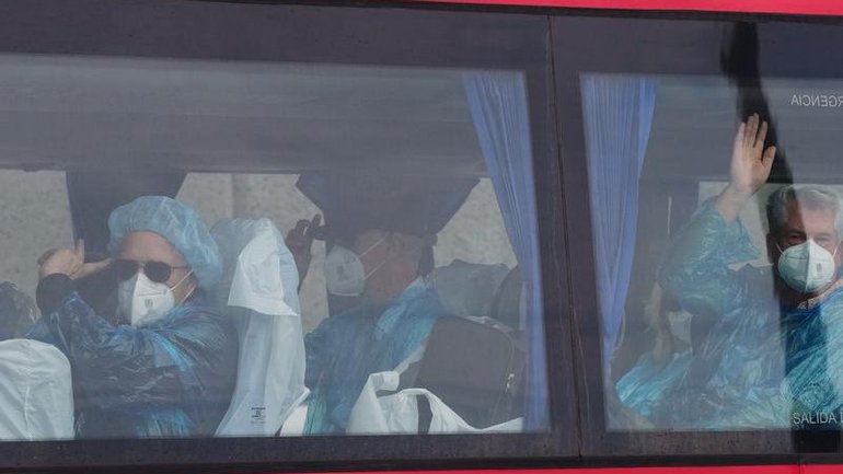 Groups of passengers disembarked from the MV Hondius and were taken to planes to return home. (AP PHOTO)