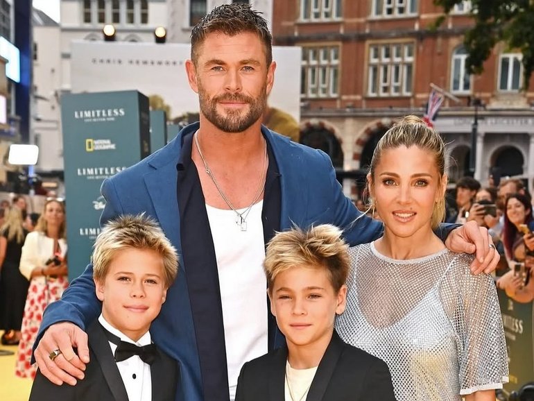 Chris Hemsworth and Elsa Pataky with Tristan and Sasha in 2025.