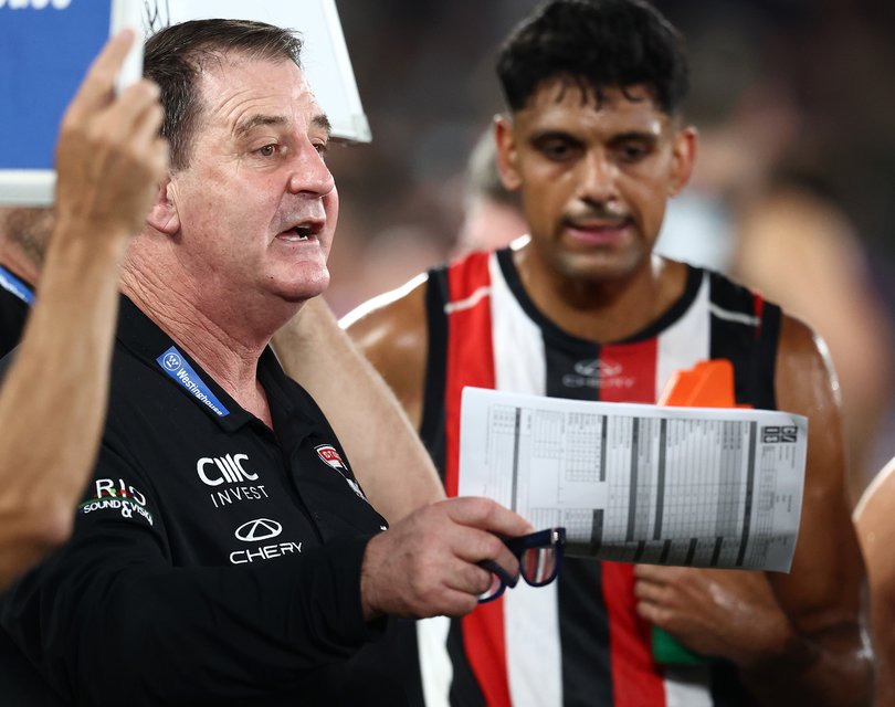 Ross Lyon addresses his players. 