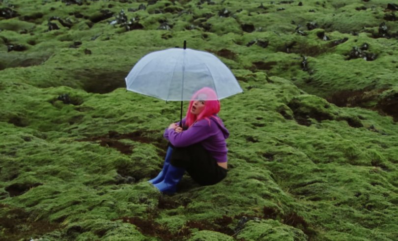 Addison Rae in ‘Headphones On’ music video.