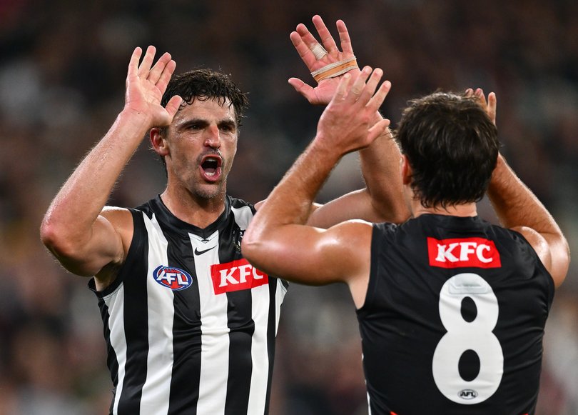 Scott Pendlebury congratulated by Lachie Schultz after kicking a goal.