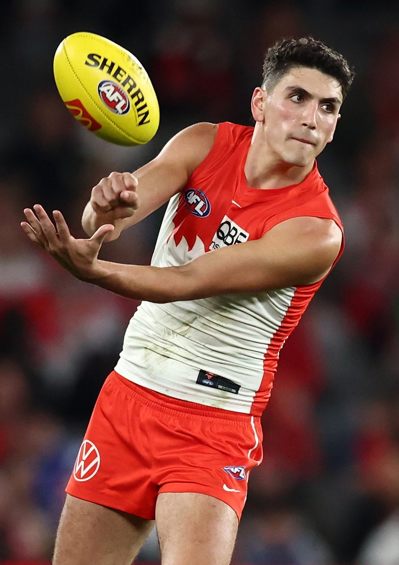 Justin McInerney of the Swans handpasses.
