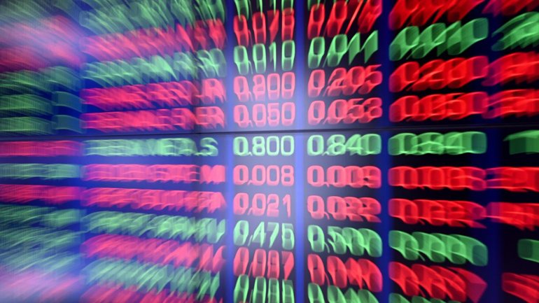 The ASX fell 110.1 points by midday, dropping 1.28 per cent. (Bianca De Marchi/AAP PHOTOS)