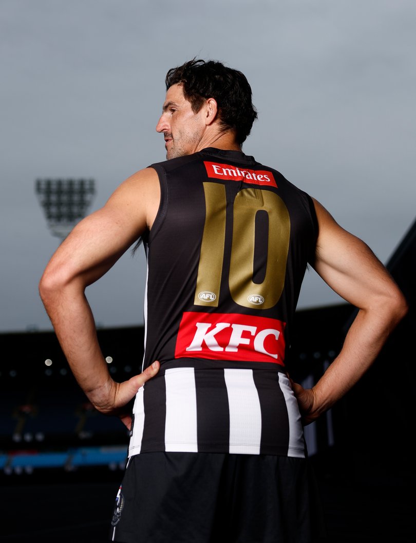 Scott Pendlebury is seen in his 433 milestone jumper.