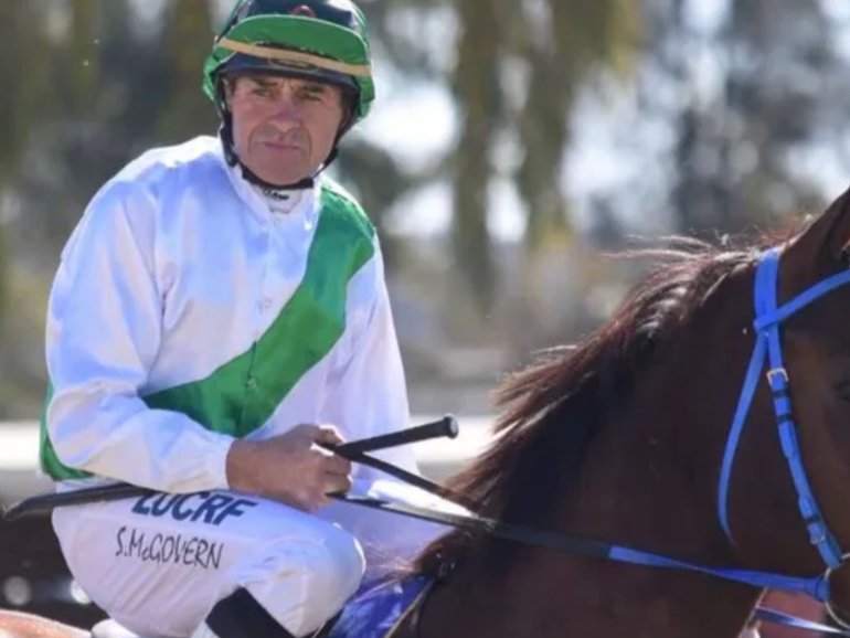 Veteran jockey Shane McGovern has sadly died after a horrible accident at his stables.