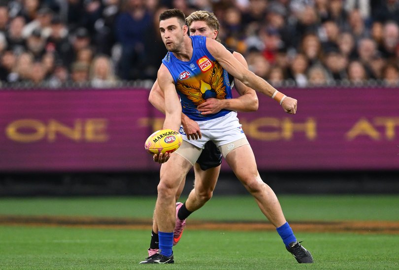 MELBOURNE, AUSTRALIA - MAY 23: Elliot Yeo of the Eagles handballs whilst being tackled by Edward Allan of the Magpies during the round 11 AFL match between Collingwood Magpies and Waalitj Marawar (West Coast Eagles) at Melbourne Cricket Ground, on May 23, 2026, in Melbourne, Australia. (Photo by Quinn Rooney/Getty Images via AFL Photos)