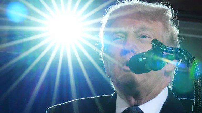 President Donald Trump has had a phone conversation with Israeli leader Benjamin Netanyahu. 