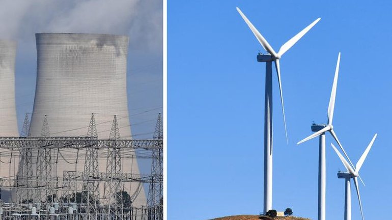 Renewable projects are edging closer to taking over from coal and gas for Australia's energy needs. (Dan Himbrechts / Mick Tsikas/AAP PHOTOS)