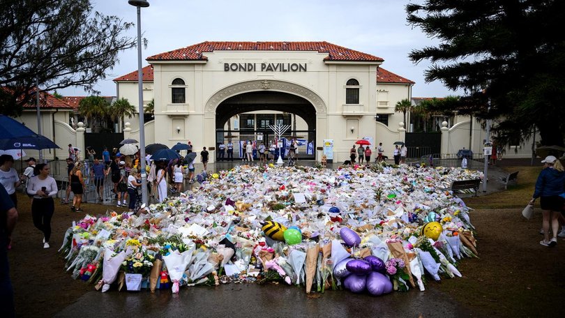 Intelligence sharing has come under the microscope in a probe into the Bondi terror attack. (Bianca De Marchi/AAP PHOTOS)