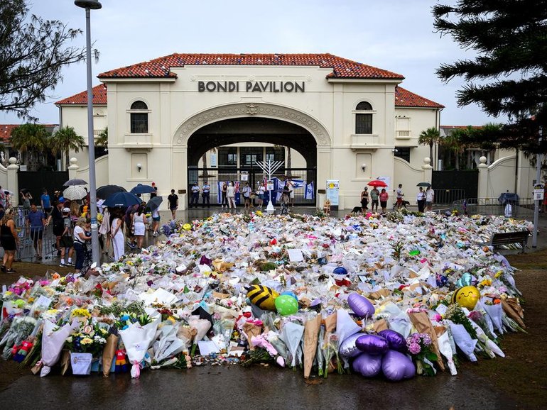 Intelligence sharing has come under the microscope in a probe into the Bondi terror attack. (Bianca De Marchi/AAP PHOTOS)