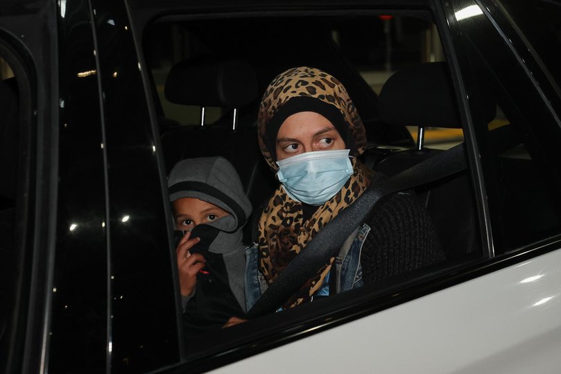 ISIS brides arrive in Melbourne, travelling from Syria. 