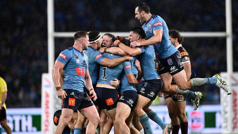 NSW celebrate their come-from-behind win over Queensland in Game 1 of State of Origin. (Dan Himbrechts/AAP PHOTOS)