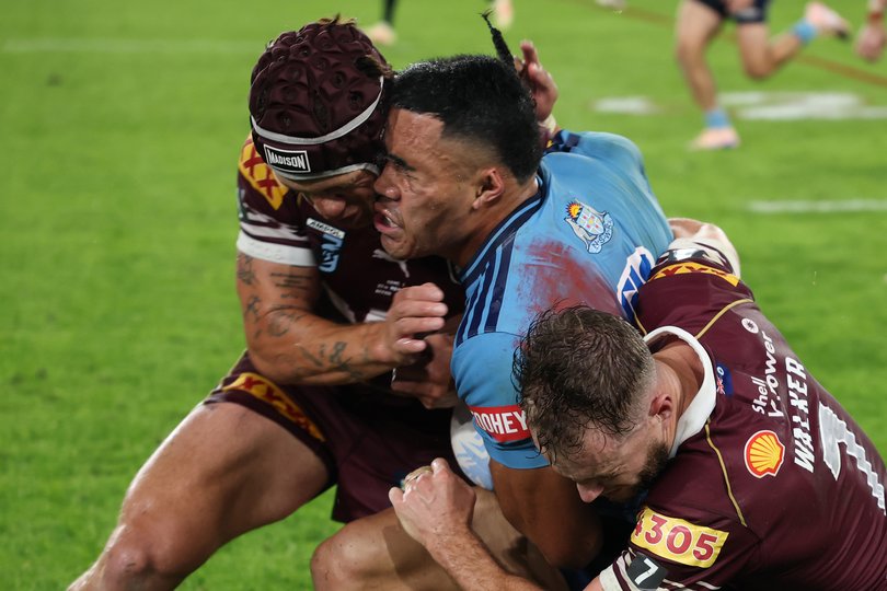 Tolu Koula is collected by Kalyn Ponga.