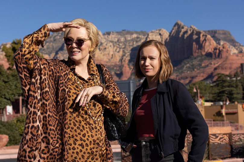  Deborah Vance fired firing Hannah Einbinder's Ava at the end of season 2.