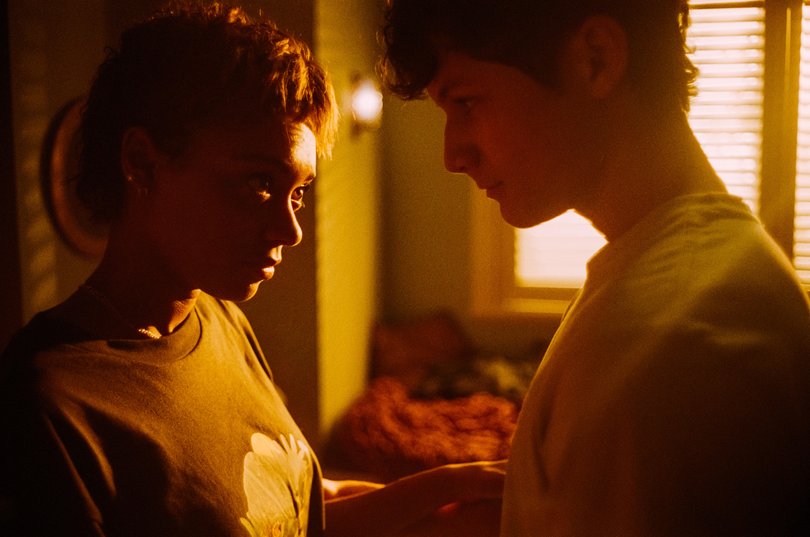 Sophie Wilde and Otis Dhanji in Talk to Me. 