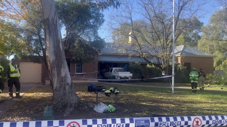 A man has been arrested after he allegedly rammed a ute through the Mudgee Police Station.