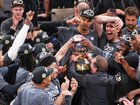 Victor Wembanyama (c) celebrates San Antonio's Western Conference title with his teammates. (AP PHOTO)