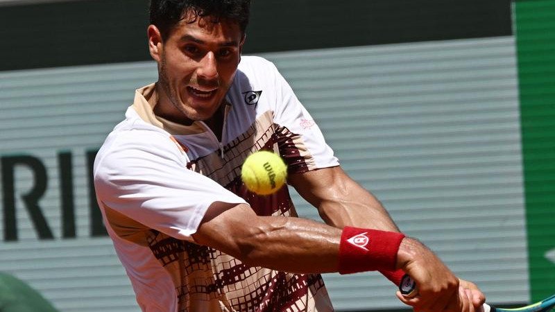 Adolfo Daniel Vallejo has been hit with a heavy fine for his comments about a French Open umpire. 