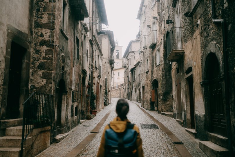 Woman in medieval street of Italy, Scanno, Abruzzo Picture: Ippei Naoi