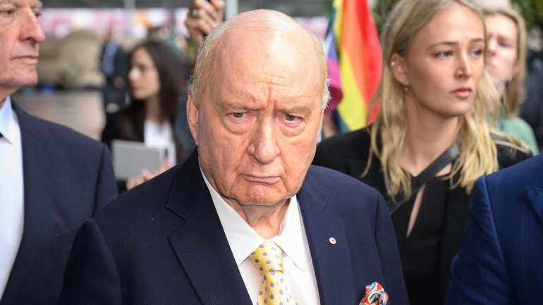 Alan Jones faces 26 charges involving eight complainants after one charge was dropped. (Dan Himbrechts/AAP PHOTOS)