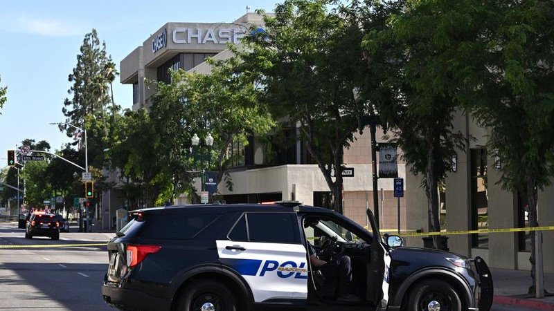 Police were trying to negotiate with the man after he took a number of hostages at a California bank. 