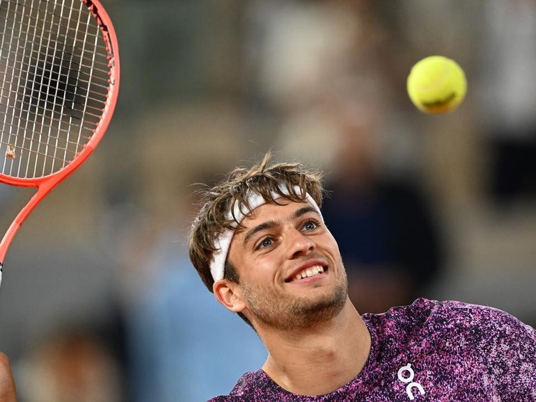 Flavio Cobolli celebrates his quarter-final victory over Felix Auger-Aliassime at the French Open. (AP PHOTO)