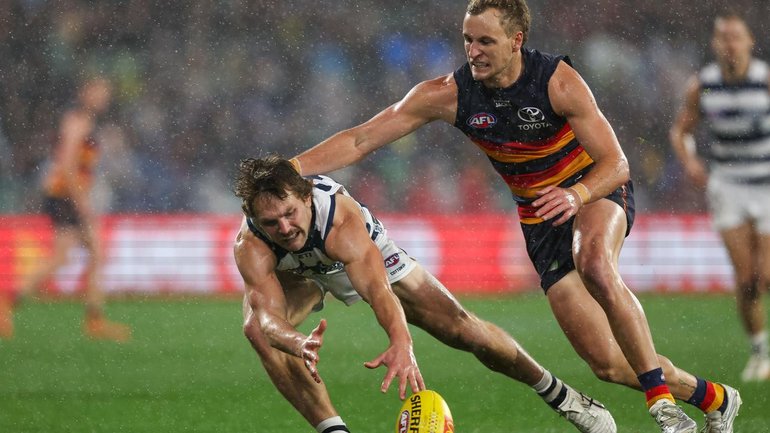 Skipper Jordan Dawson (r) was inspirational for Adelaide as they pipped Geelong in a thriller. (Matt Turner/AAP PHOTOS)