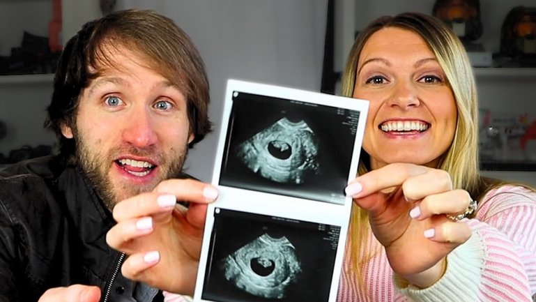 Jesse Ridgway and wife Ashley announce the pregnancy.