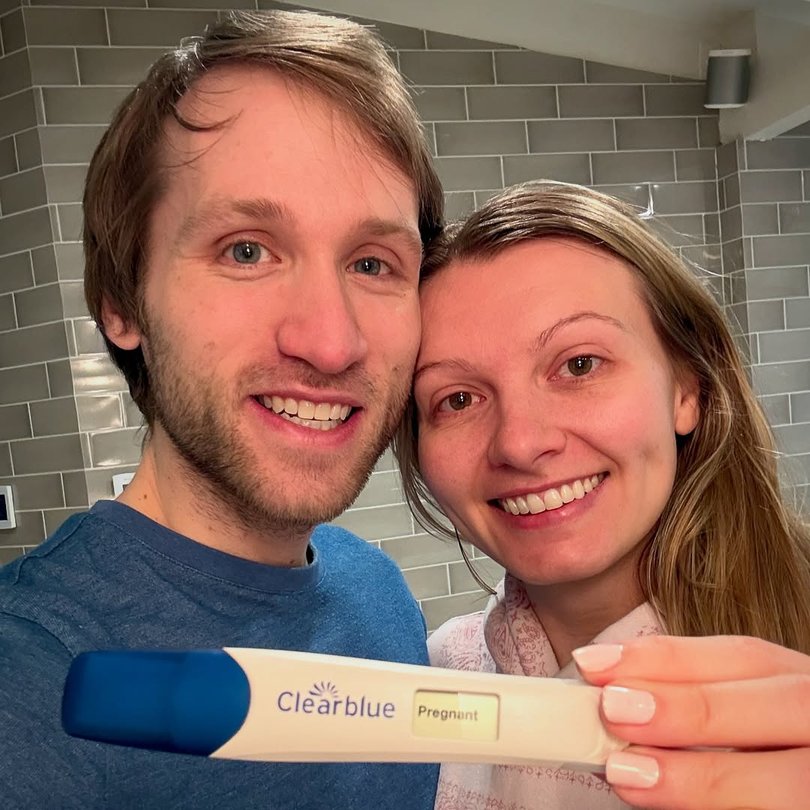 Jesse Ridgway and wife Ashley announce the pregnancy.