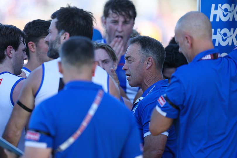 Alastair Clarkson addressing his team in Bunbury.