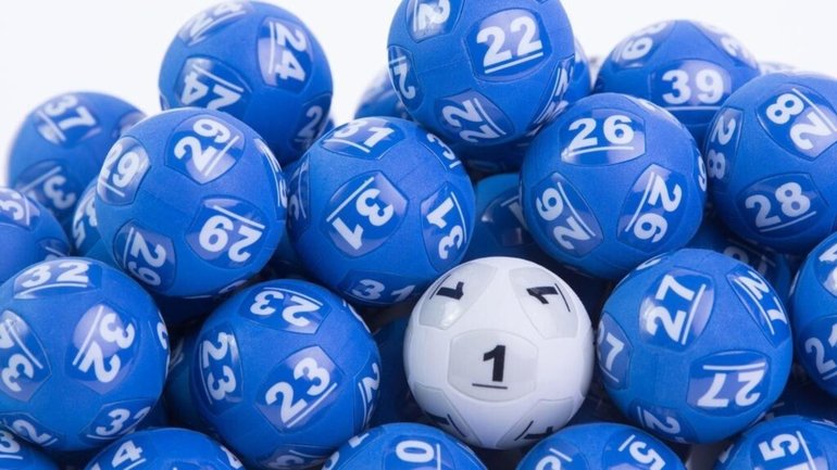 Ms Martino said ‘hundreds’ of people had entered the store claiming to be the winner – but the real jackpot beneficiary has never turned up. The Lott