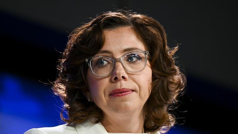 Employment Minister Amanda Rishworth has refused to rule out intervening in a bizarre stoush at the top of the Fair Work Commission. NewsWire / Martin Ollman.