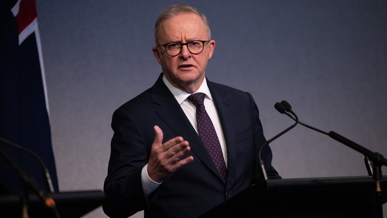 Anthony Albanese points to economic pain as voters flock to One Nation.
