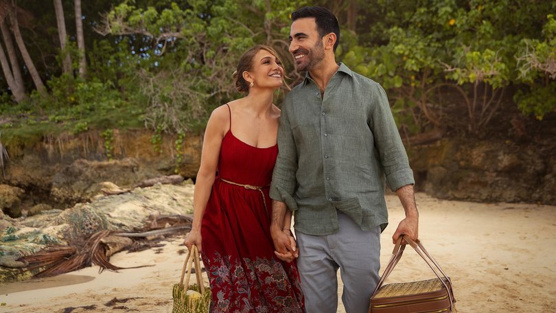 Jennifer Lopez as Jackie Cruz and Brett Goldstein as Daniel Blanchflower in Office Romance.