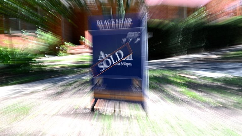 Just 51.1 per cent of homes auctioned across capital cities this weekend sold. (Lukas Coch/AAP PHOTOS)