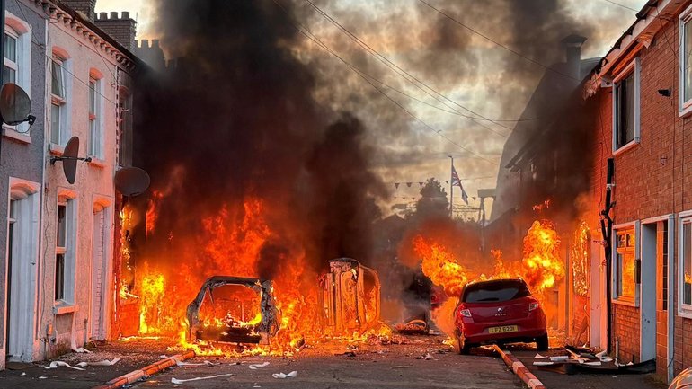 Homes and vehicles have been set alight as anti-immigrant protests engulfed parts of Belfast. 