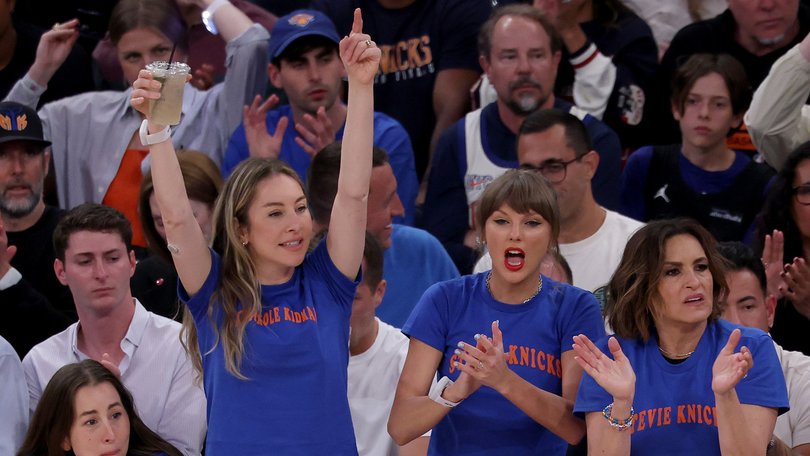 Alana Haim, Este Haim, Taylor Swift, and Mariska Hargitay.