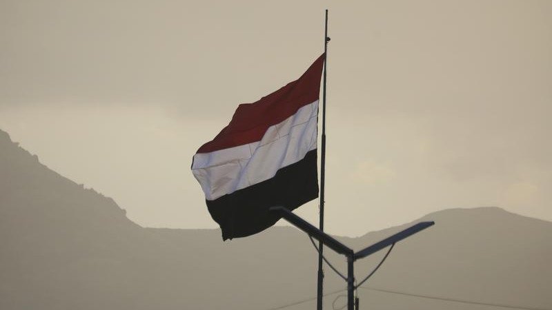 A daredevil adventurer known as the Spider-Man of Yemen has died after falling into a volcano crater while attempting to climb vertical rock faces without safety equipment, authorities say.
