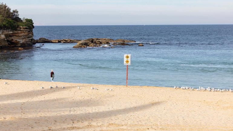 All of Sydney's eastern beaches were closed on Sunday after a shark attack at Coogee. (Nadir Kinani/AAP PHOTOS)