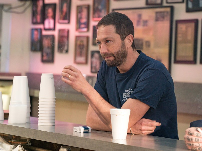 Ebon Moss-Bachrach stars in The Bear.