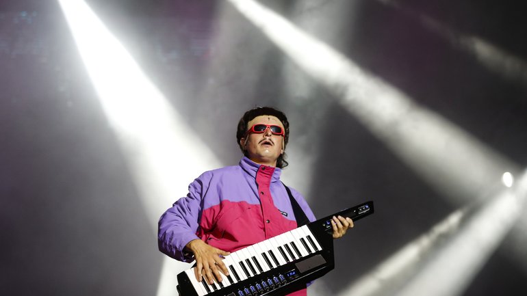 Musician Oliver Tree died in a helicopter crash in Rio de Janeiro. He was 32 years old.